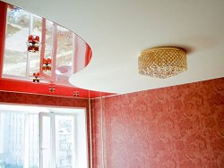 Натяжной потолок с комбинацией полотен в интерьере Натяжной потолок с комбинацией полотен в интерьере